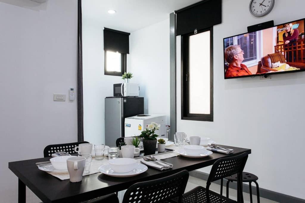 شقة P4 Silom Large 2Beds Full Kitchen Wifi 4-6Pax بانكوك المظهر الخارجي الصورة