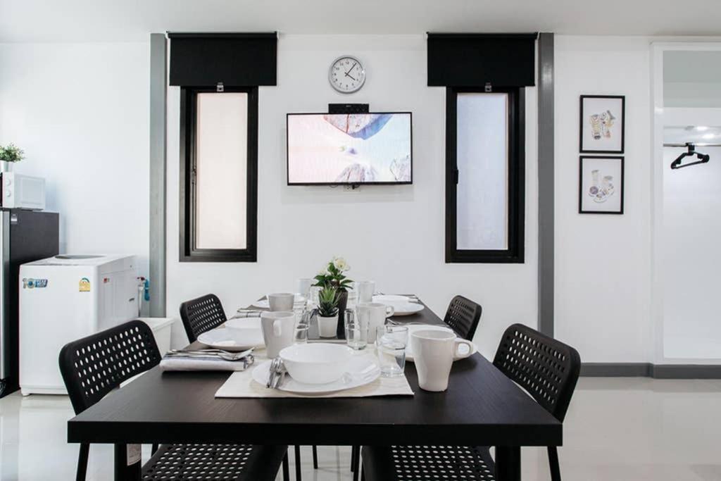 شقة P4 Silom Large 2Beds Full Kitchen Wifi 4-6Pax بانكوك المظهر الخارجي الصورة