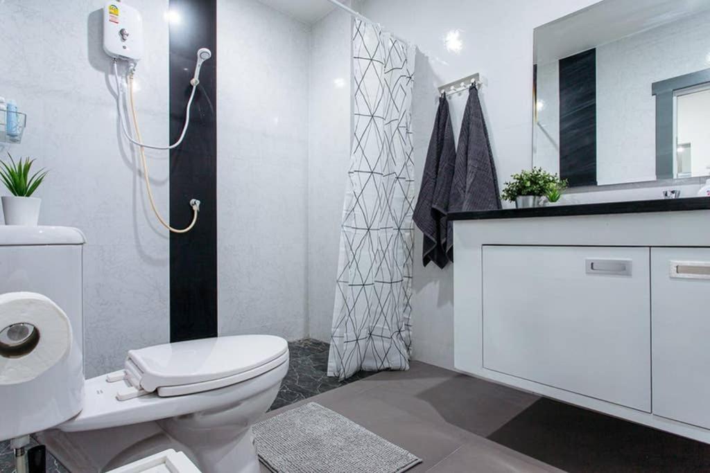 شقة P4 Silom Large 2Beds Full Kitchen Wifi 4-6Pax بانكوك المظهر الخارجي الصورة