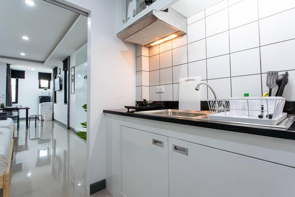 شقة P4 Silom Large 2Beds Full Kitchen Wifi 4-6Pax بانكوك المظهر الخارجي الصورة