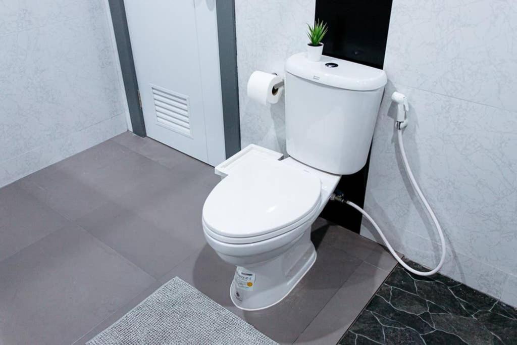 شقة P4 Silom Large 2Beds Full Kitchen Wifi 4-6Pax بانكوك المظهر الخارجي الصورة